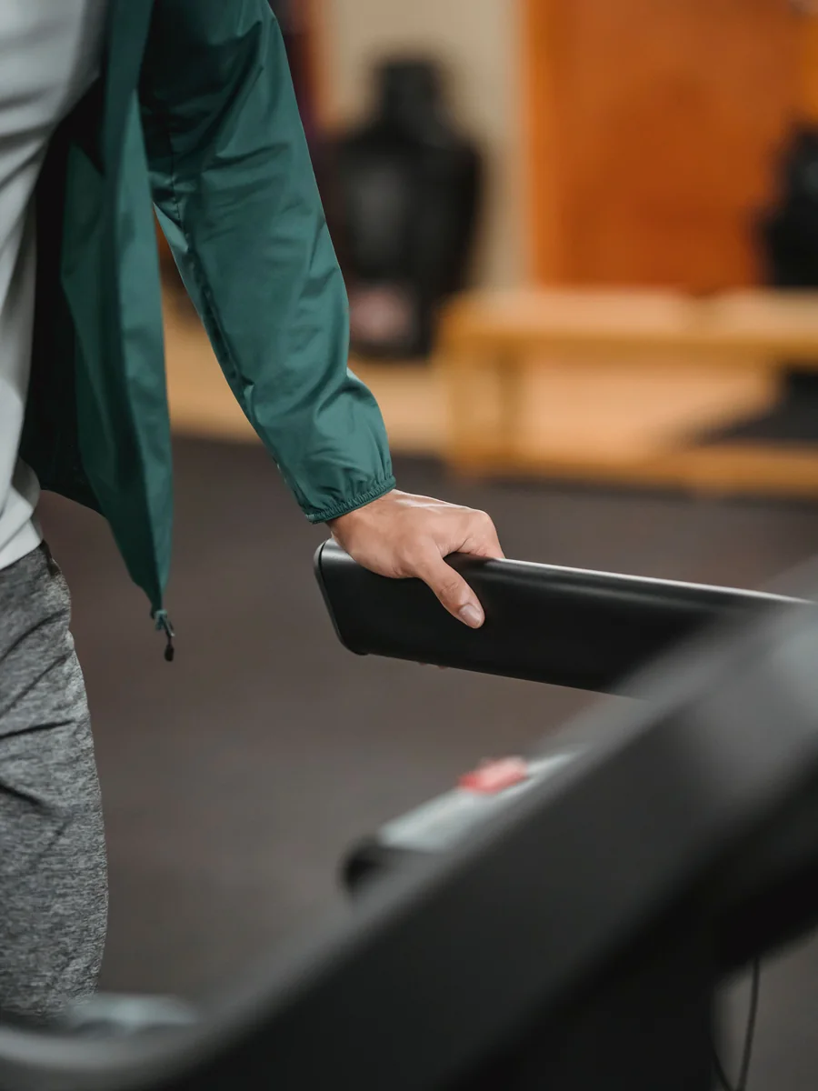 Gecontroleerde conditietraining op een loopband